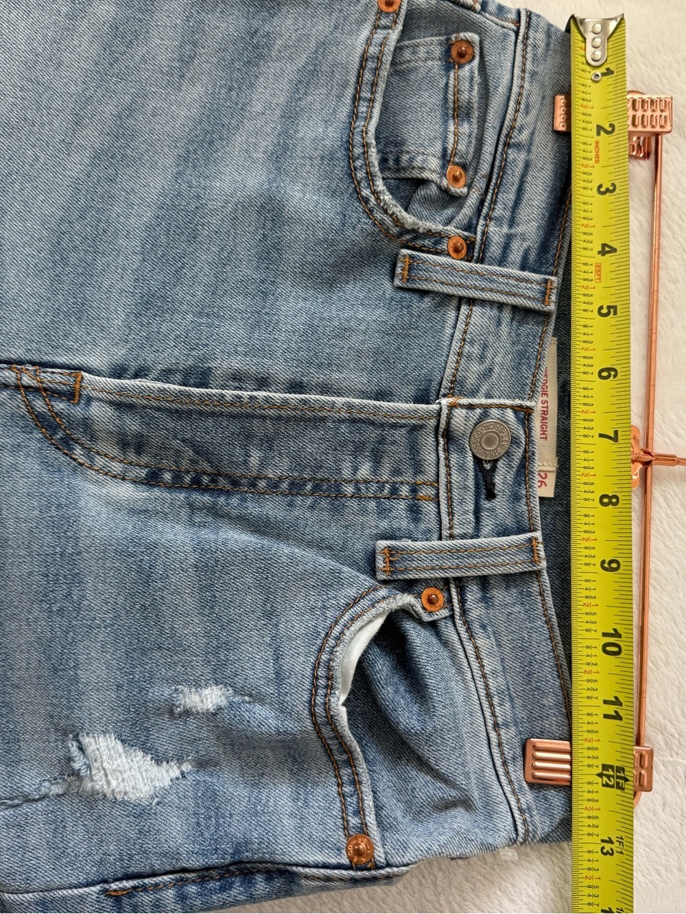 Levi’s Wedgie Straight Jeans Women’s Size 26 Light Wash Distressed Raw Hem - Picture 10 of 10
